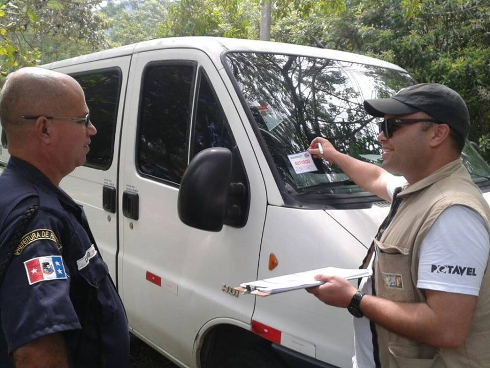 Operação de controle de veículos de turismo durante o carnaval