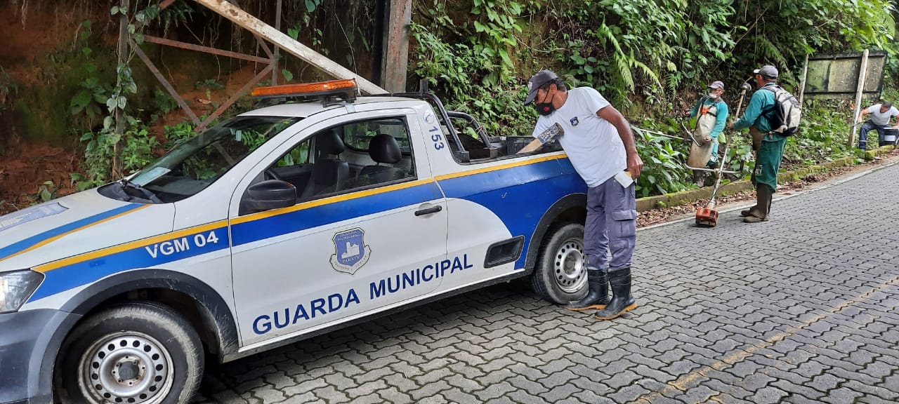 Manutenção na Estrada Paraty Cunha